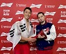 버드와이저, 황희찬 '플레이어 오브 더 매치' 트로피 수여