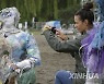 "플라스틱 더미에서 지구 구하자"...국제협약 2024년 나온다