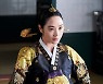 김해숙, 중전 김혜수 향한 회심의 일격…피바람 몰아치는 궐 (슈룹)