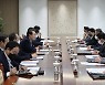 정부, 화물연대 파업에 압박 높인다…尹 “정유-철강 업무개시명령 발동 준비”