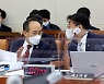 ‘세법 3종 세트’에 교부금 개편까지…예산부수법안 기싸움