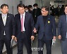법정시한 넘긴 예산안, 여야 담판 시작···변수는 이상민 탄핵소추안