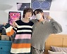 방탄소년단 진 제이홉, 다정 투샷 “우리 형 생일 축하”