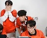 윤두준·이기광, 16강 브라질전 '입중계' 진행