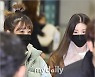 [MD포토] 에이핑크 박초롱·윤보미 '마스크로 가릴 수 없는 예쁨'