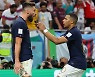 '2골 1도움' 음바페-'선제골' 지루 콤비, 프랑스의 8강진출 이끌다