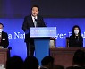 ‘참사’ ‘조폭’ 이어 ‘북핵’까지…점점 거칠어지는 정부의 화물연대 때리기
