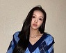 유아, 연예계 대표 소두 맞네.. 무보정에도 美친 비율