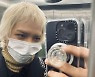 송민호, 강렬한 눈빛..짧은 앞머리에 "조금만 힘내" [스타IN★]