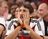 [월드컵] "여자친구 숙소에 부르고 감독은 그대로"…독일 여론은 '부글부글'
