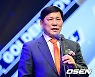 골든글러브 시상식 인사말 전하는 KBO 허구연 총재 [사진]