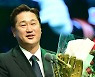 '마지막 황금장갑'에 눈물 쏟은 이대호, "울지 않으려 했는데…" [GG]