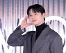 황민현, '볼하트 깜찍하게' [사진]