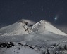 [우주를 보다] 화산과 혜성…에트나 산 위 ‘츠비키 혜성’