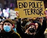 경찰이 20대 흑인 구타해 사망…규탄 시위 美 전역 확산