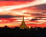 피로 물든 ‘황금의 나라’···도탄에 빠진 민생[미얀마 쿠데타 2주년]