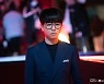 [포토] 선수들 바라보는 '로치' 김강희 코치