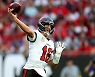 NFL '전설' 톰 브래디… 이번엔 '진짜 은퇴'