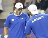 한국, 테니스 데이비스컵 ‘기사회생’…송민규·남지성 복식 승리