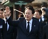 尹 "윤핵관 표현… 국정 운영 방해꾼이자 적"