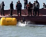 어선사고에 軍 함정·항공기·구조대 추가 투입…총력 수색