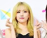 "아이돌 연애 몰래 잘해" 러블리즈 진, 논란되자 사과 [전문]