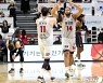 '스펠맨 40점 폭격' 선두 KGC, 7위 KT 꺾고 5연승 질주
