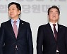 與 지지층 가상 양자대결 安 45.6% 金 37.6%… 다자대결서도 安 우세 [넥스트리서치]