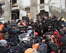 튀르키예 지진 사망 최소 1800명…"얕은 진원, 피해 키웠다" [영상]