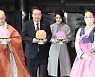 尹대통령, 불교도 신년 대법회 참석… 김건희 여사 동행
