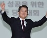 “I Will Not Use the Expression ‘Yoon’s Key Aides’ and the ‘Yoon-Ahn Union,’” Ahn Cheol-soo Cancels His Schedules Following Conflict with the Presidential Office