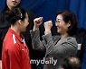 '넌 할 수 있어' 옛 스승의 응원에 '찐 행복 미소' 폭발한 이한비 [유진형의 현장 1mm]