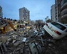 [속보]'튀르키예 강진' 벌써 사망자 1800명···피해 규모 예측 불가