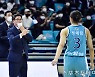 '패장' 하나원큐 김도완 감독 "리바운드 2배 차이 나면 이길 수 없어"