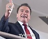 ‘75세’ 아놀드 슈왈제네거, 또 교통사고 냈다[할리웃통신]