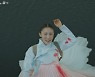 '청춘월담' 전소니, 첫 등장부터 칼부림…가족 독살 누명 쓰고 절벽서 추락