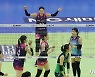 득점 성공 환호하는 김연경