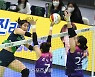 [포토]정지윤의 공격을 막아내는 이원정
