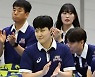 [포토]선수들에게 박수를 보내는 흥국생명 김대경 감독대행