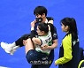 [포토]부상으로 코트 밖으로 나오는 현대건설 김연견