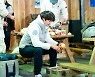 최민호, '두발로 충전되는 민호자이저'…'두발로 티켓팅' 만능막내 입증