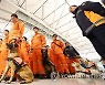 출국 앞둔 구조대원들