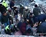 [속보] AFP "튀르키예·시리아 강진 사망자 1만1200명 넘어"