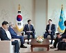 다렌 탕 세계지식재산기구(WIPO) 사무총장 접견하는 윤석열 대통령