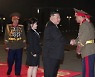 딸 김주애 동행하고 연회장 찾은 김정은 북한 국무위원장