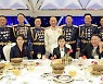 신형 ICBM 형상 목걸이 한 리설주