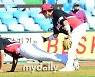 '경기 중 푸시업' KIA 선발 투수…'왜 저런 행동을? 감독도, 선수도 감탄 [곽경훈의 현장]