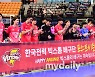 [MD포토] 감사의 인사 한국전력 '봄 배구 진출!'