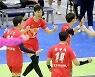 환호하는 한국전력