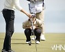 [Ms포토] 김시원의 밸리 퍼터 '라인 살피는 전예성'